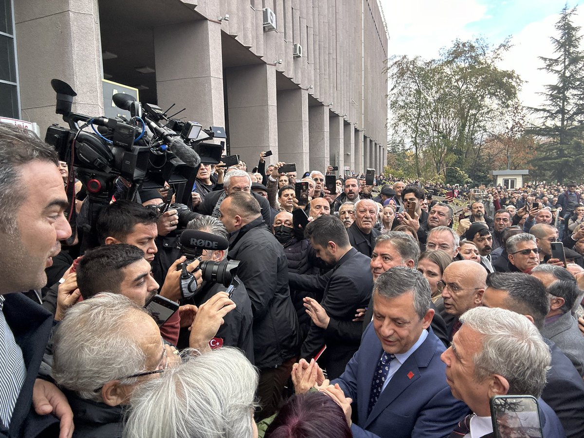 Gün birlik günüdür.Adalet herkese lazımdır.

RTE'nin şikayetiyle Kemal Kılıçdaroğlu'na açılan davada, Özgür Özel'den Muharrem ince'ye, Cemal Enginyurt'tan, Mansur Yavaş'a,  Türkiye'deki hemen tüm belediye başkanları, STK temsilcileri ve özgür basın herkes burada 🫶❤️
