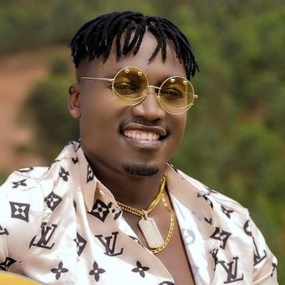 Danny Vumbi tweet media