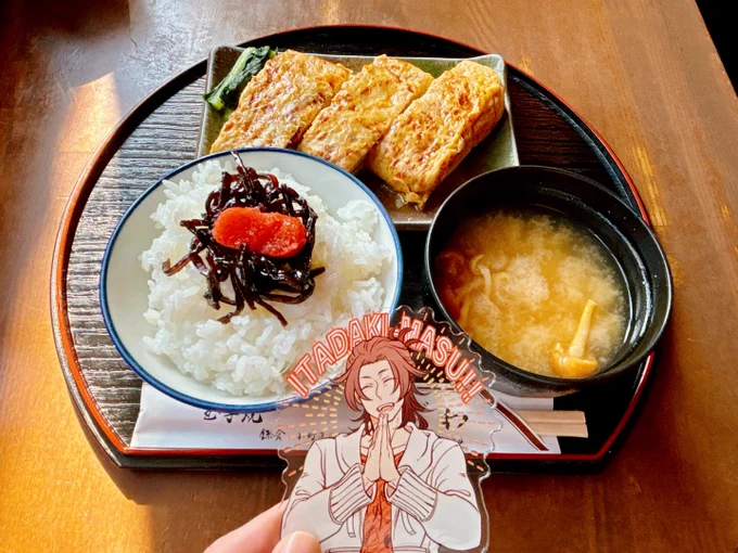 オススメして頂いた「玉子焼 おざわ」さんの玉子焼御膳が絶品でしあわせでした たっぷり使った玉子と甘めのお出汁でじゅわじゅわのシンプルかつ贅沢なご馳走…! 昆布の佃煮もなめこの味噌汁もおいしい〜!!