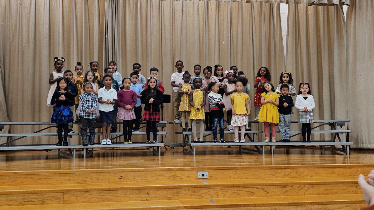 Way to go <a href="/ReeceAcademy/">Reece Academy AISD✨</a> Rising Stars! What a wonderful Thanksgiving performance.
#AldineImpact
