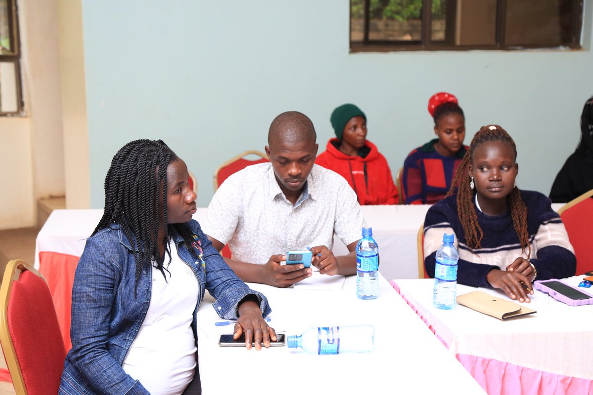 Agroecology_Sch's tweet photo. The past weeks, journalists from our 4th cohort dived in modules on understanding Agroecology &amp; its practices.

Upon completion of these, the journalists are now on the Agroecology Learning Journey where they are having a hands-on experience of Agroecology in Masaka.
 
#ASJC https://t.co/gPoC1TT8ou