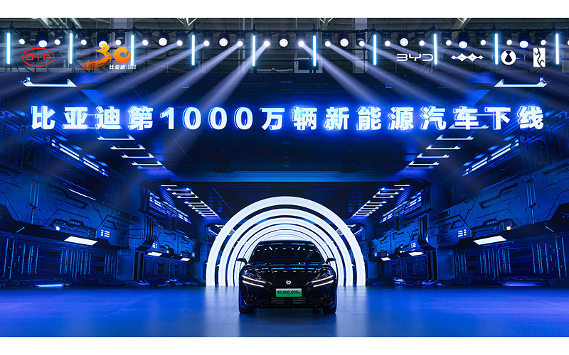 car_watch's tweet image. BYD、新エネルギー車の1000万台目をラインオフ 人工知能を活用したスマート技術開発に今後約2兆円を投資 car.watch.impress.co.jp/docs/news/1641… #BYD #人工知能 #NEV