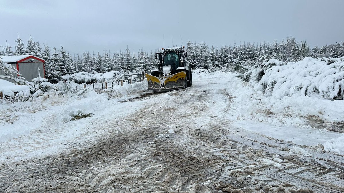 Thanks for the assistance yesterday to a local contractor,  AMC Contracting for the snow clearing at Foyers Community Fire Station.