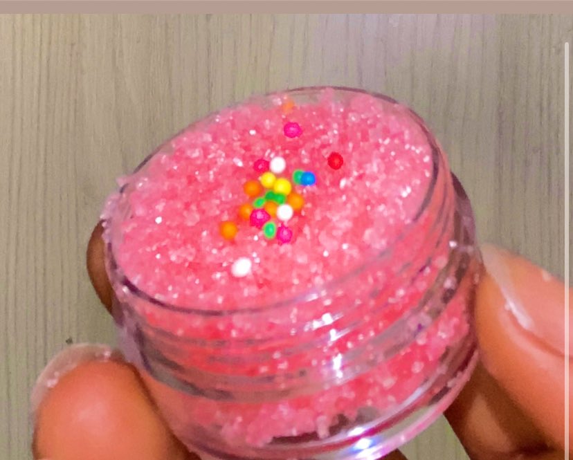 yaa_purple954's tweet photo. Lip Care Products Available As Well……

Lip balm
Lip gloss
Lip oil
Scrub
Brush
Mini mirrors etc
Face mask
Face moisturizing mask

Just Add Up…..0553556674 https://t.co/ViIBM8fSVt