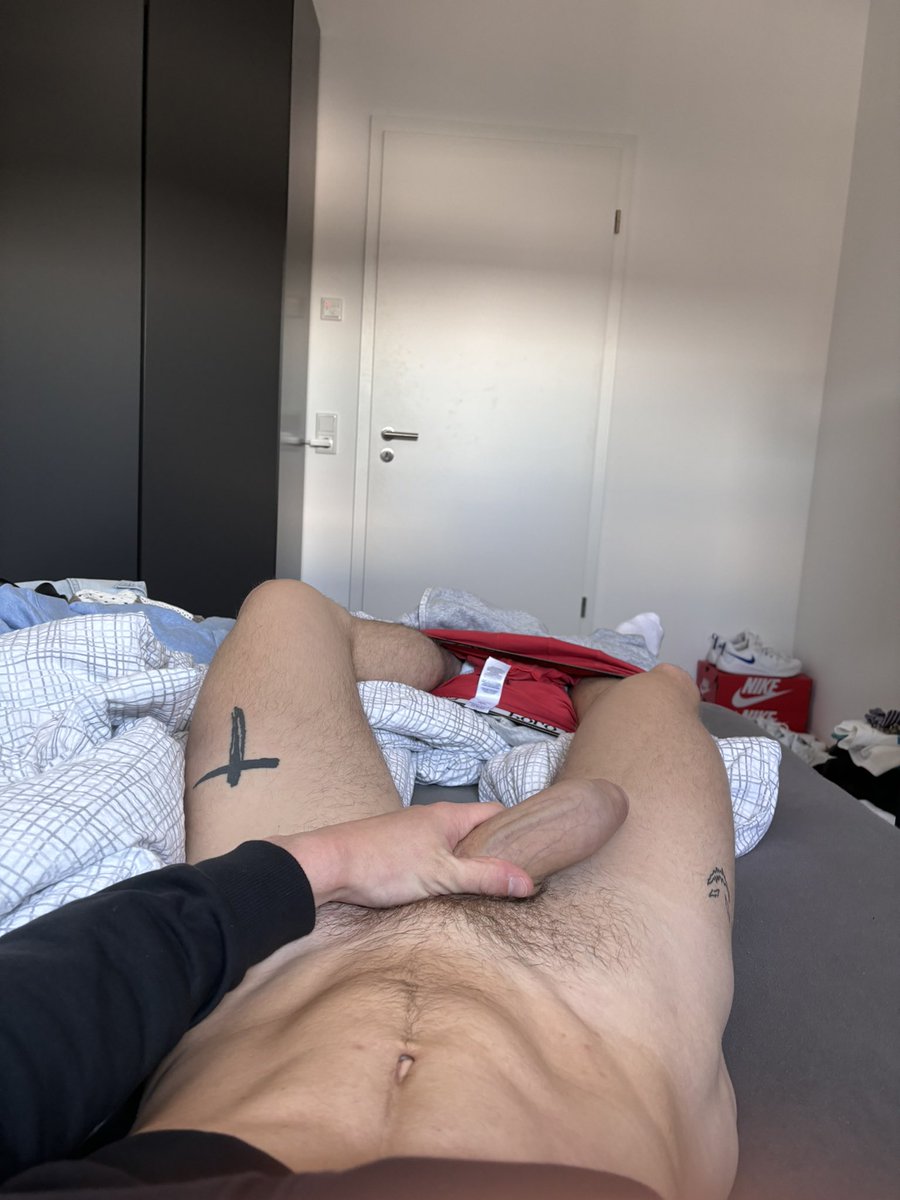louraint0's tweet photo. rt if you want a nerd with a big dick https://t.co/pmS07Z3RZK