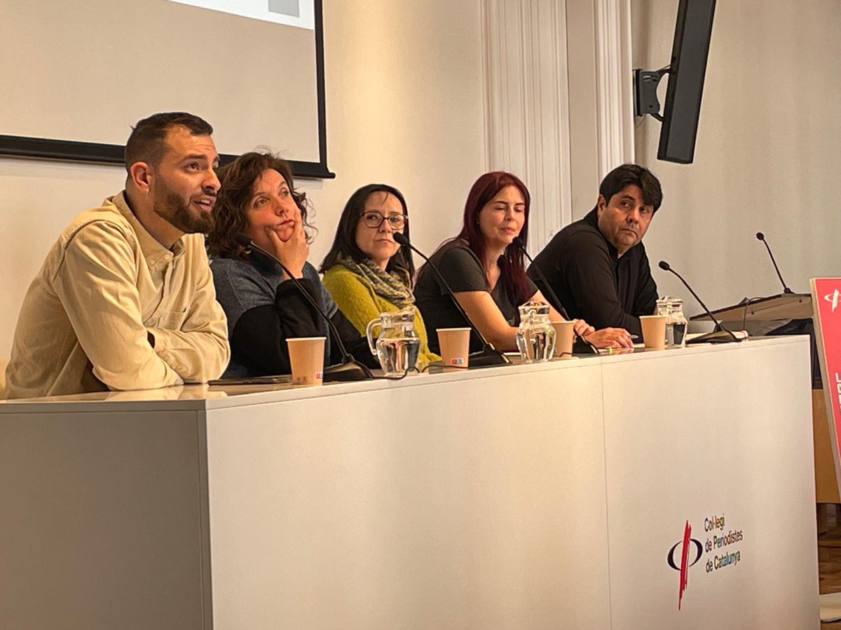 Jaume Suau (@suavinni) on Twitter photo El company de #DIGILAB @DavidGraell presentant l'estudi sobre confiança amb notícies i regulació finançat per <a href="/CICfundacio/">Consell de la Informació de Catalunya (CIC)</a> i <a href="/EU_Commission/">European Commission</a> a <a href="/periodistes_cat/">Col·legi de Periodistes de Catalunya</a> <a href="/BlanquernaFCRI/">Blanquerna FCRI</a> <a href="/uramonllull/">U. Ramon Llull (URL)</a> Part del projecte de recerca <a href="/PressCouncilsEu/">PressCouncilsEU</a> El company de #DIGILAB @DavidGraell presentant l'estudi sobre confiança amb notícies i regulació finançat per <a href="/CICfundacio/">Consell de la Informació de Catalunya (CIC)</a> i <a href="/EU_Commission/">European Commission</a> a <a href="/periodistes_cat/">Col·legi de Periodistes de Catalunya</a> <a href="/BlanquernaFCRI/">Blanquerna FCRI</a> <a href="/uramonllull/">U. Ramon Llull (URL)</a> Part del projecte de recerca <a href="/PressCouncilsEu/">PressCouncilsEU</a>