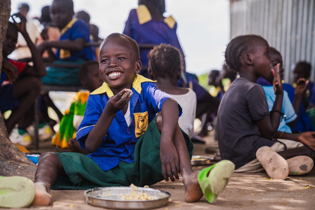 mjmessenger's tweet photo. Simple solutions can have huge impact. Providing kids a hot, nutritious meal at school fights hunger in South Sudan, but it does more: attendance increases and academic performance improves. @WVSouthSudan partners w/ @WFP to reach more than 200k students in 21 schools every day! https://t.co/428YHPCsOR