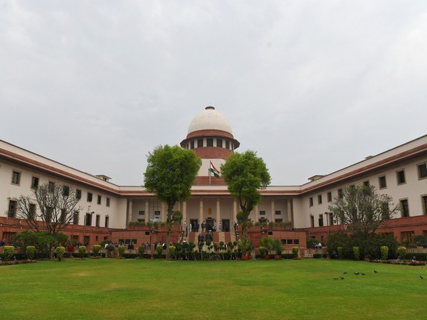 ani_digital's tweet photo. Air pollution: SC directs Delhi govt, police to immediately set up check-points on all 113 entry points
Read @ANI Story | https://t.co/o2HrP5LGtI
#SupremeCourt #DelhiPollution #EntryPoints https://t.co/qfh37KlZw5