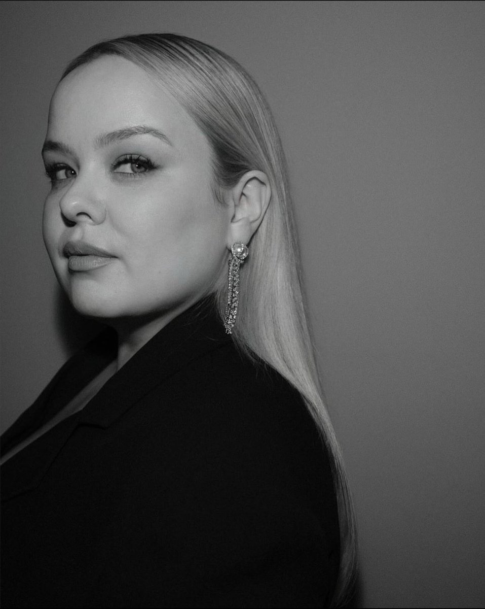 Iittle_star's tweet image. nicola coughlan the goddess that you are