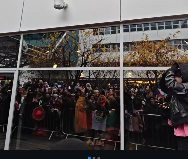 <a href="/TREJOCHE/">TREJOCHE</a> <a href="/dimash_official/">Dimash Qudaibergen</a> El amor y admiración pudieron más que el frío y la nieve  Tod@s esperando a #dimash frente a Ocko TV 

DIMASH LA MEJOR VOZ DEL MUNDO

#OmirByDimash
#DudaraiByDimash
#SmokeByDimasht