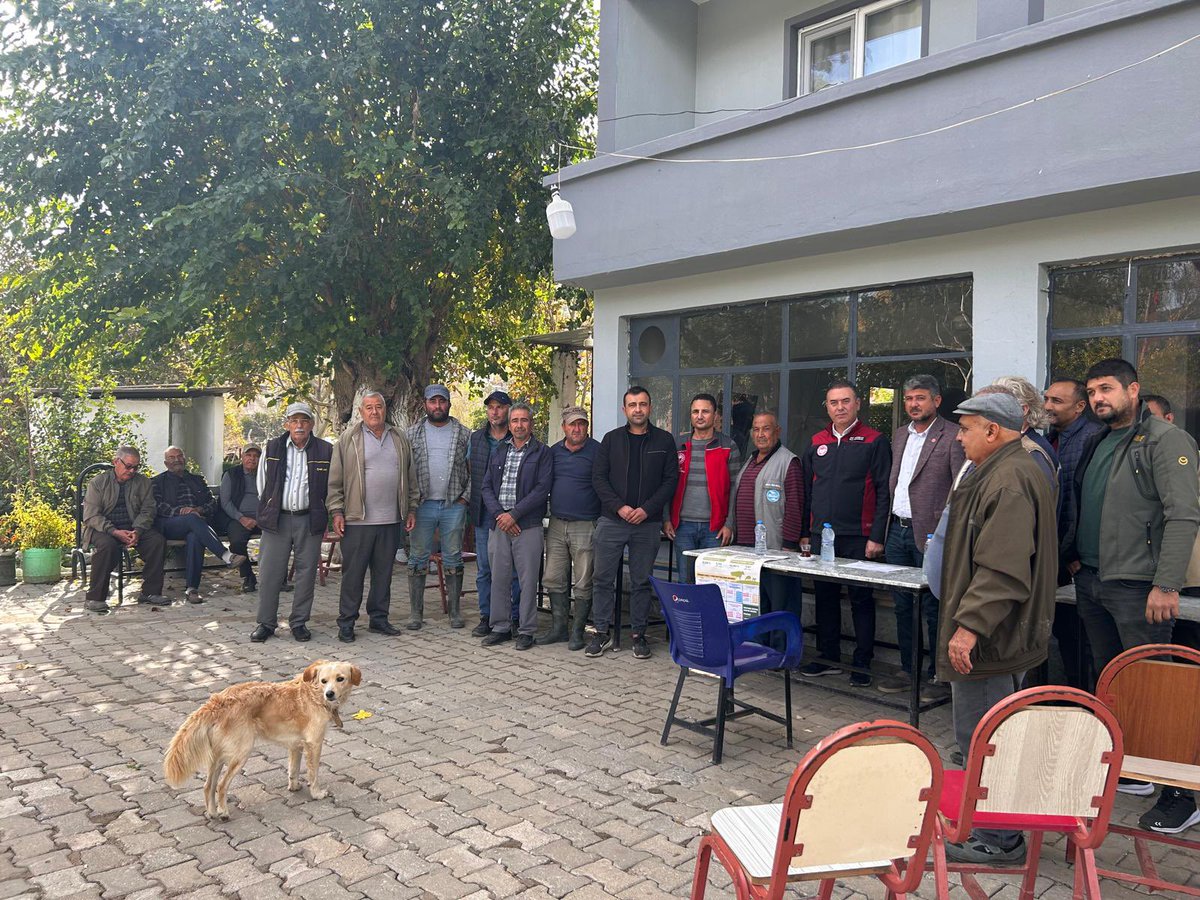 milastarim's tweet photo. Yeni Üretim Planlaması ve Destekleme Modelini çiftçilerimize en doğru şekilde anlatmak ve merak ettiklerini tüm detayları ile açıklamak üzere sahadayız. 

#TarımSahada https://t.co/d6lbhqEfBM