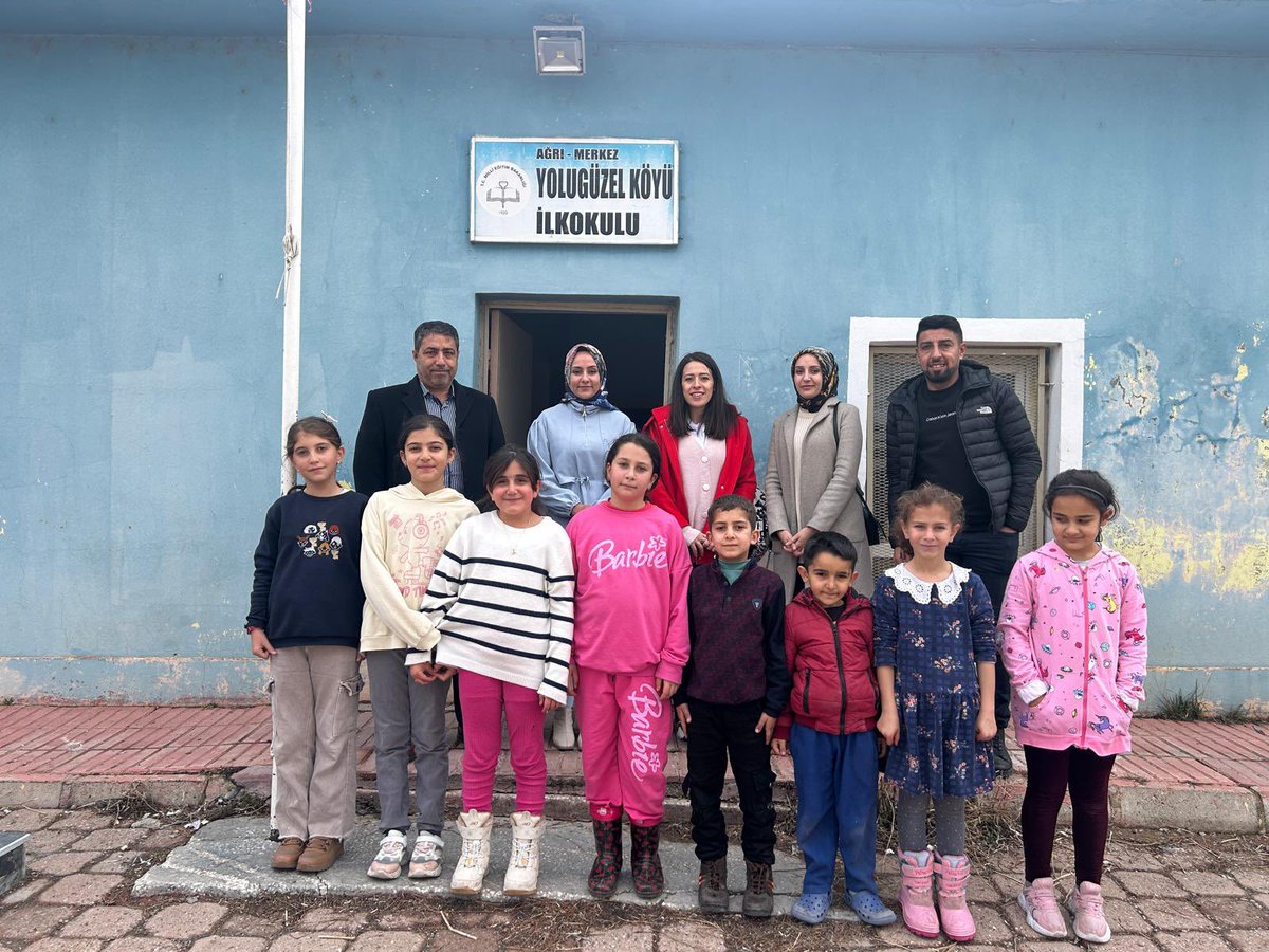 Öğretmenler Günü münasebetiyle Merkez Yolugüzel Köyü İlkokulu öğretmenlerimizi ziyaret ederek öğretmenler gününü kutladık. <a href="/agrimem/">AĞRI MEM</a> <a href="/hasan_kokrek/">Hasan Kökrek</a> <a href="/SelahattnBilgic/">Selahattin Bilgiç</a> <a href="/aatilla04/">Abdullah Atilla</a>