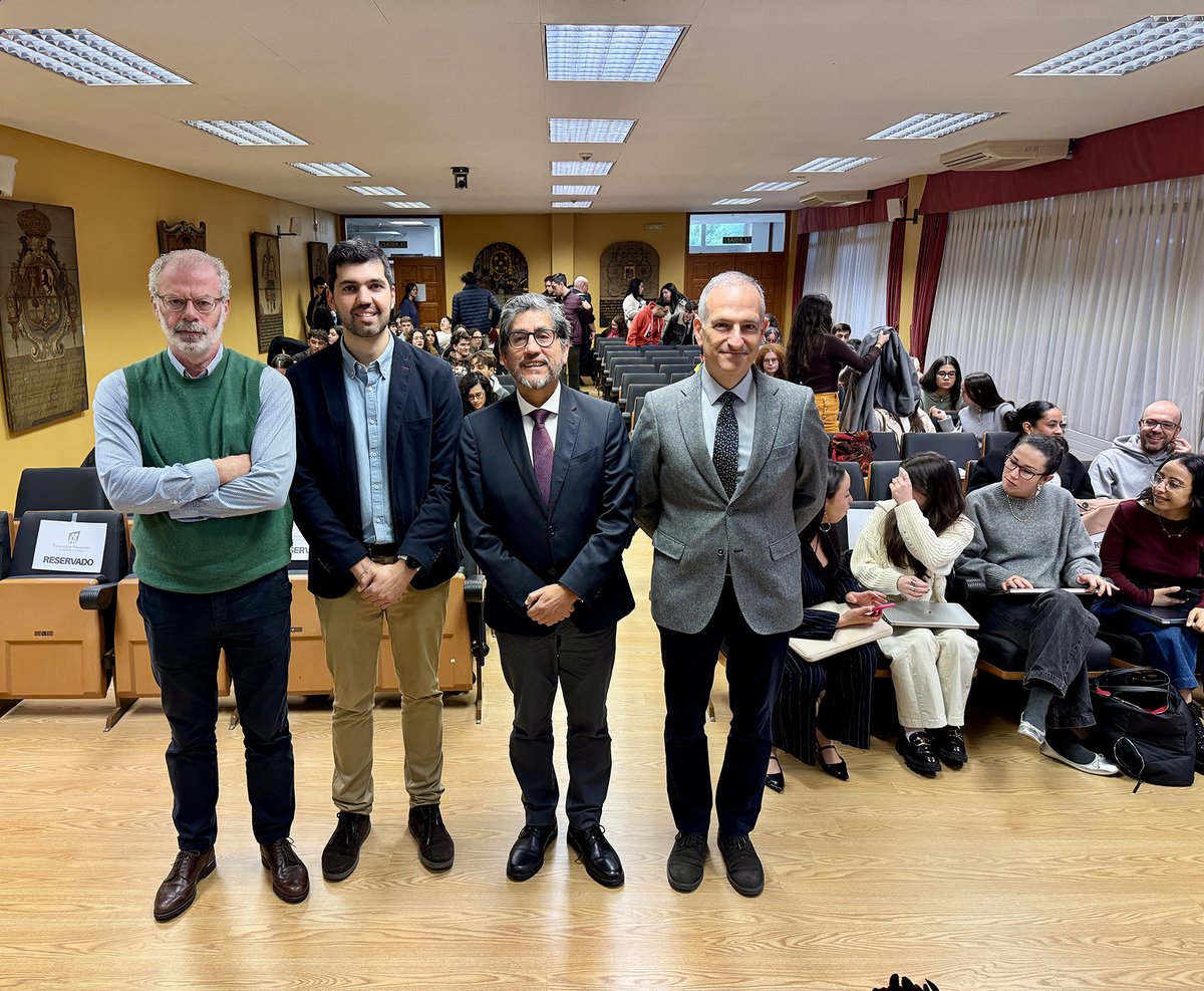 AraguaneyFund's tweet photo. 🗣️Expertos en Dereito Internacional abordan a situación en Palestina, agravada pola vitoria do líder republicano en EEUU e os continuos ataques de Israel para masacrar á poboación civil

Hoxe nun seminario na facultade de @Dereito_USC, da Fundación Araguaney e a @UniversidadeUSC https://t.co/ZZQJ44xbPj