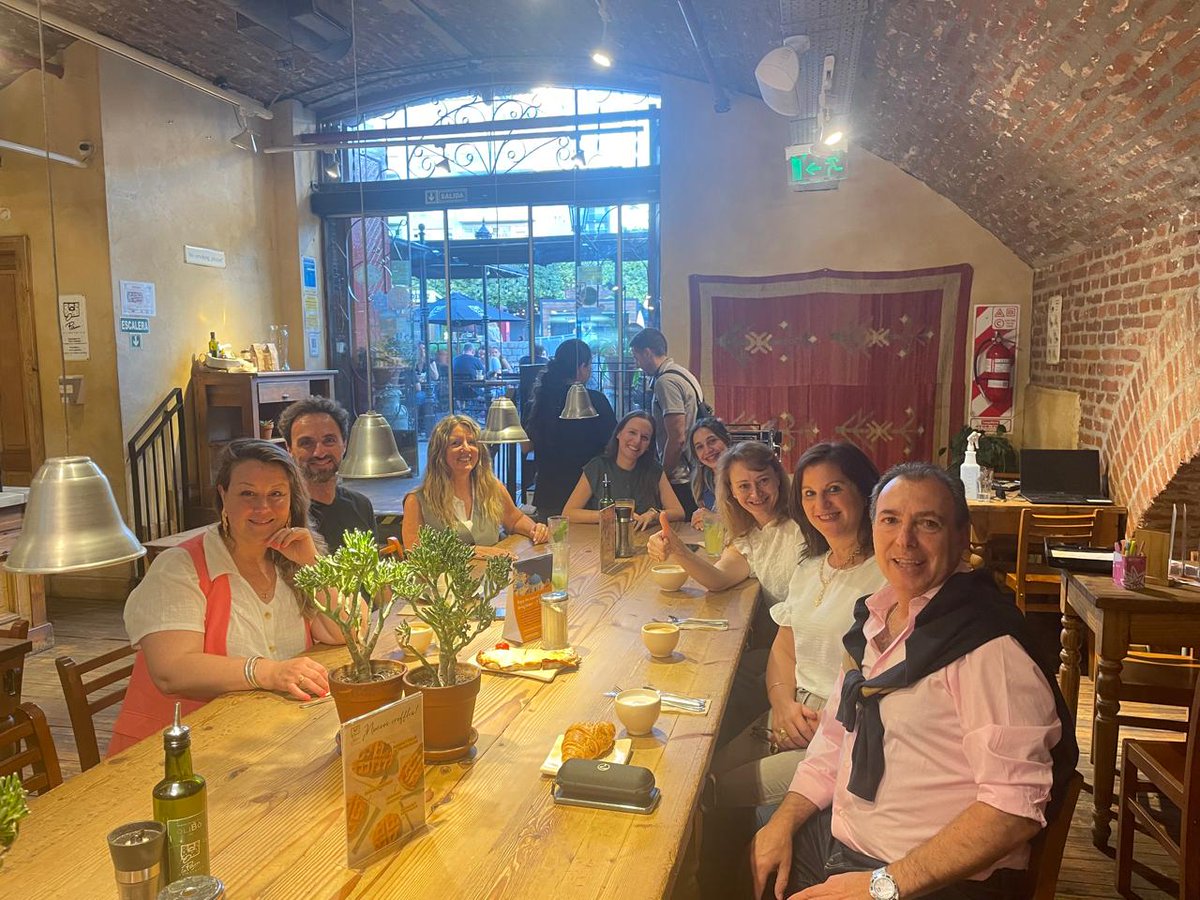 ObsSchool's tweet photo. 📆El 31 de octubre, los miembros del #ClubAlumniOBS de Argentina se reunieron en un afterwork en Palermo, Buenos Aires.

Gracias a Robert Rodríguez y Silvina Santilli por ser unos anfitriones excepcionales🤝. ¡Gran tarde de networking!🌐🚀

#OBSBusinessSchool #SomosOBS #eLearning https://t.co/NuFZQziHk2