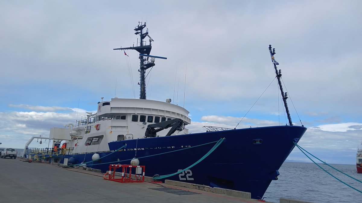El Buque Científico ROU 22 Oyarvide adquirido este año por el Ministerio de Defensa y la Armada, se encuentra en este momento en el Puerto de Punta Arenas y prevé llegar a nuestro país el próximo 29 de noviembre. 
Esta adquisición recupera una capacidad perdida en el año 2015.