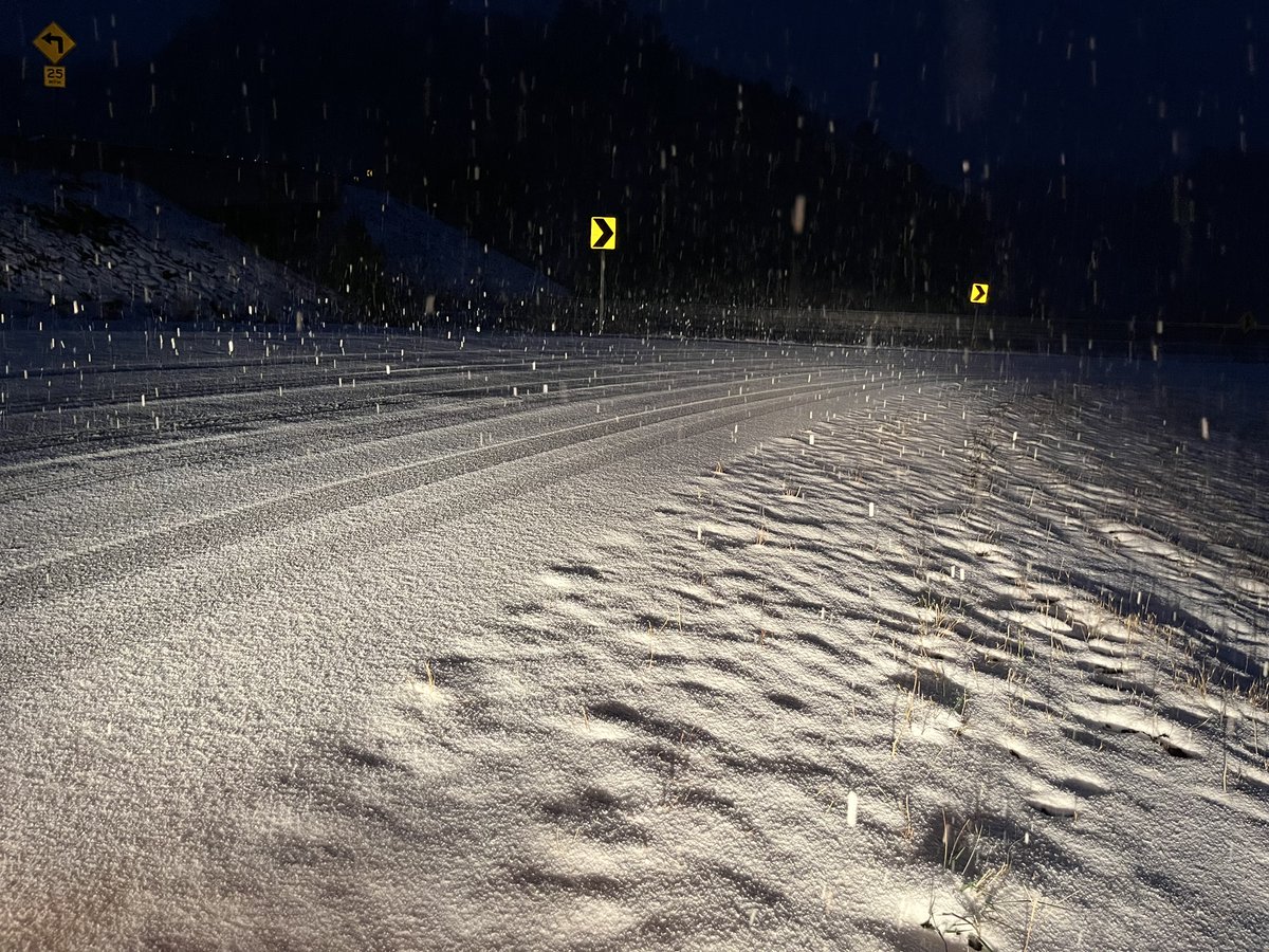 LET IS SNOW! Photos show snowfall in Unicoi County, Tennessee ❄️ 

(Photos courtesy WCYB)