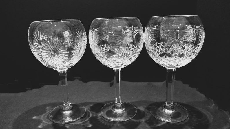 RetroRecollec's tweet photo. https://t.co/6ZuoS0SG22 Waterford Crystal Blown Glass Millennium Collection Toasting Goblet glasses. 1997 Health -6 Sunbursts design and 1999 Peace - 6 Doves in flight #WaterfordCrystal #MillenniumCollection https://t.co/VKPfp0FZoe