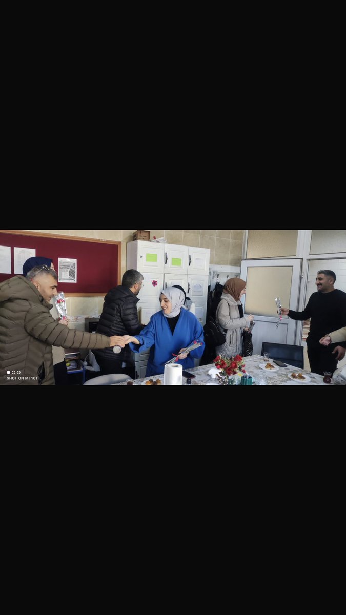 CelaliMtal's tweet photo. İlçe Milli Eğitimin Müdürlüğünün “Merkez Okullarıyla Köy Okullarının 24 Kasım Öğretmenler günü Buluşması Projesi” kapsamında okullarımızı ziyaret ederek öğretmenlerimizin Öğretmenler gününü kutladık.@BardaklO  ve  @karabulakokulu okullarımıza teşekkür ederiz. @dogubayazitmem https://t.co/yEzHHuGDha