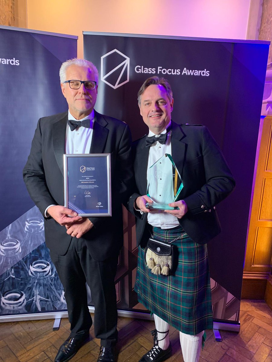 AeggPackaging's tweet photo. 🏆 We were thrilled to win the 'SME Member of the Year Award' at the @BritGlass 'Glass Focus Awards' last night!

We couldn't have done this without our fantastic team, wonderful customers, and all our loyal suppliers - thank you. 🙏

#glassfocus #GlassFocusAwards #packaging https://t.co/N5a96QsVJu
