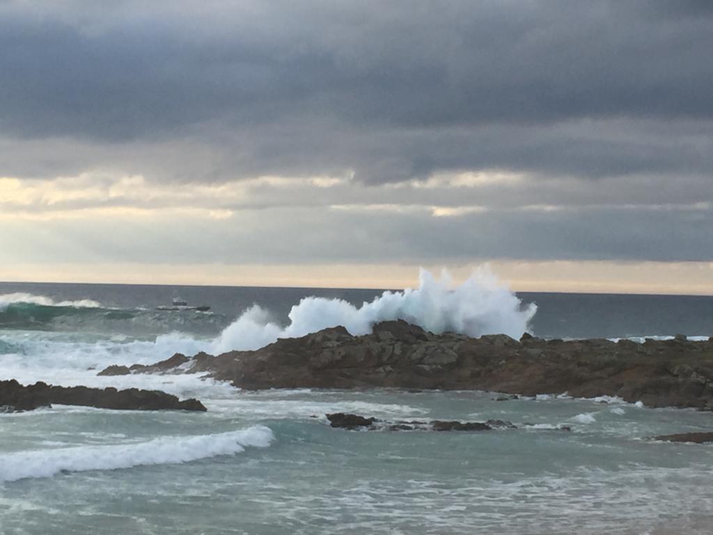 Xunta_c's tweet image. 🚨 Se activa para mañana a alerta naranja por temporal costero en la provincia de A Coruña

🌊 El fenómeno adverso estará activo desde el mediodía con vientos que pueden alcanzar fuerza 8 y olas de hasta 6 metros

ℹ️ xunta.gal/notas-de-prens…