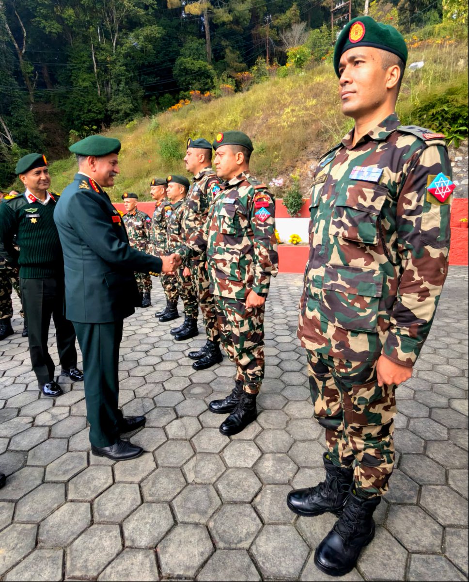 adgpi's tweet photo. Visit to Army Command & Staff College #Nepal

#GeneralUpendraDwivedi #COAS, visited Army Command & Staff College, #Shivapuri, #Nepal and addressed the student officers & faculty on the topic “The Changing Character of War.” #COAS emphasised on strengthening & deepening the engagements for mutually building the competencies & capabilities of both Armies. He also carried out an informal interaction with the students and faculty post his talk.

#IndiaNepalFriendship
#YearofTechAbsorption
#DecadeofTransformation
@MEAIndia
@DefenceMinIndia
@SpokespersonMoD
@HQ_IDS_India
@IndiaInNepal
@NepaliArmyHQ