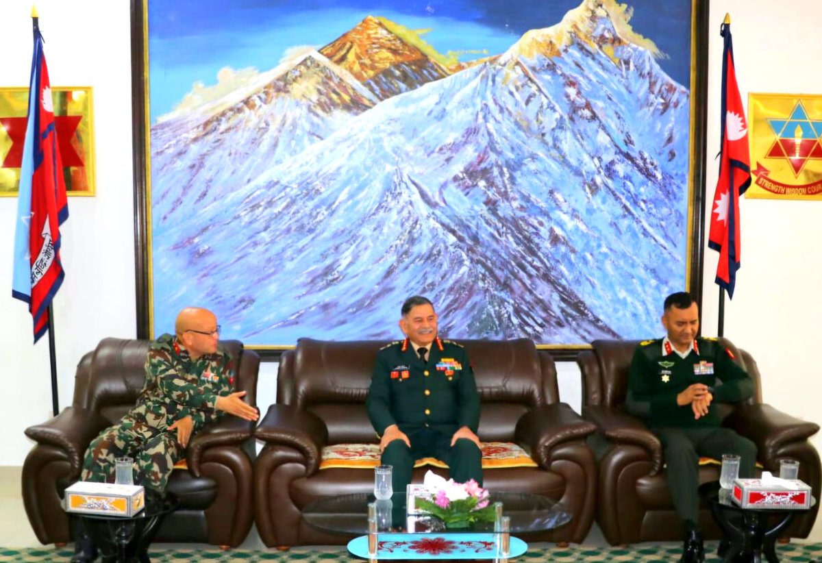 adgpi's tweet photo. Visit to Army Command & Staff College #Nepal

#GeneralUpendraDwivedi #COAS, visited Army Command & Staff College, #Shivapuri, #Nepal and addressed the student officers & faculty on the topic “The Changing Character of War.” #COAS emphasised on strengthening & deepening the engagements for mutually building the competencies & capabilities of both Armies. He also carried out an informal interaction with the students and faculty post his talk.

#IndiaNepalFriendship
#YearofTechAbsorption
#DecadeofTransformation
@MEAIndia
@DefenceMinIndia
@SpokespersonMoD
@HQ_IDS_India
@IndiaInNepal
@NepaliArmyHQ