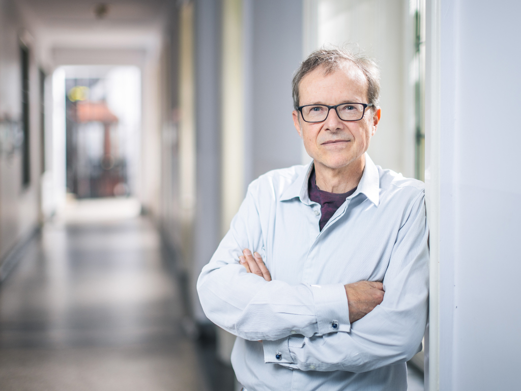 A&W Blog (@aundw) on Twitter photo Der Meinungsforscher Christoph Hofinger beschäftigt sich mittlerweile seit Jahrzehnten mit Gemüt und Wahlpräferenzen der Österreicher. Was der Dauerkrisenmodus mit uns macht, verrät er im Interview mit Sarah Kleiner & <a href="/RichardSolder/">Richard Solder</a> im @aundwmagazin: arbeit-wirtschaft.at/viele-sind-in-… Der Meinungsforscher Christoph Hofinger beschäftigt sich mittlerweile seit Jahrzehnten mit Gemüt und Wahlpräferenzen der Österreicher. Was der Dauerkrisenmodus mit uns macht, verrät er im Interview mit Sarah Kleiner & <a href="/RichardSolder/">Richard Solder</a> im @aundwmagazin: arbeit-wirtschaft.at/viele-sind-in-…