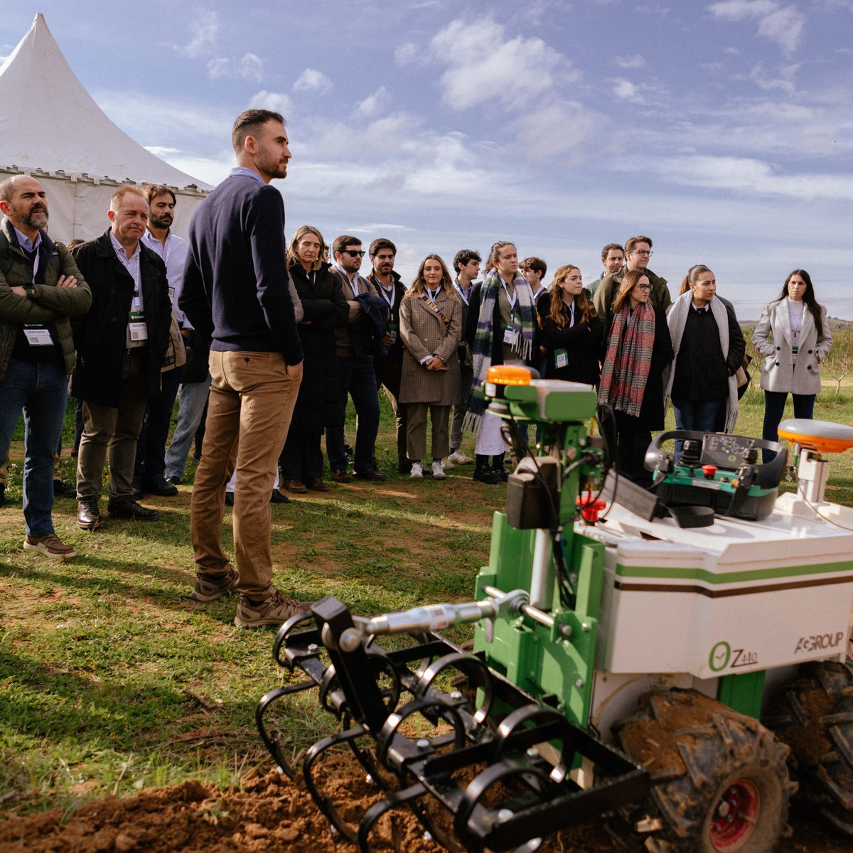 📲 DATAGRI (@forodatagri) on Twitter photo 🔝👥 #DATAGRI2024 logra una audiencia global de 9,5 millones de impactos entre redes sociales, asistentes presenciales y por Internet e interacciones online.
En <a href="/lavegainnova/">La Vega Innova</a> debatimos y presenciamos innovaciones como #IA aplicada al campo o robótica 🚀🚀
efeagro.com/datagri-alcanz… 🔝👥 #DATAGRI2024 logra una audiencia global de 9,5 millones de impactos entre redes sociales, asistentes presenciales y por Internet e interacciones online.
En <a href="/lavegainnova/">La Vega Innova</a> debatimos y presenciamos innovaciones como #IA aplicada al campo o robótica 🚀🚀
efeagro.com/datagri-alcanz…