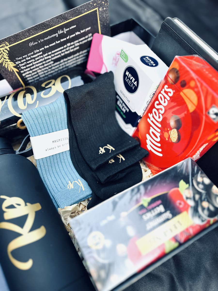 lammso__'s tweet photo. A customized gift box for him by @hugsnboxes__ 🖤
Details available on @hugsnboxes__ IG. https://t.co/EEXtoYk3sz