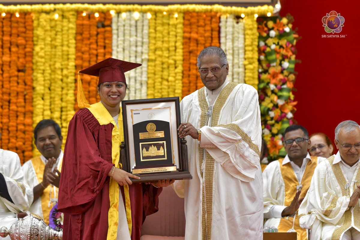 SSSIHL's tweet photo. Heartfelt gratitude to our Chief Guest Honourable Sethuraman Panchanathan, Director of the U.S. National Science Foundation, for gracing our #43rdConvocation and his inspiring address.
For More: https://t.co/m2wdxYUQ8e
View Recording: https://t.co/NhhiR8Guy0 https://t.co/Ba4UGjBHvC