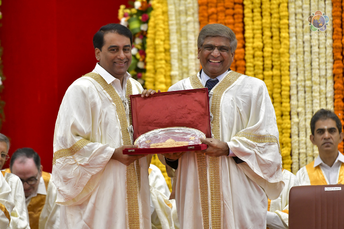 SSSIHL's tweet photo. Heartfelt gratitude to our Chief Guest Honourable Sethuraman Panchanathan, Director of the U.S. National Science Foundation, for gracing our #43rdConvocation and his inspiring address.
For More: https://t.co/m2wdxYUQ8e
View Recording: https://t.co/NhhiR8Guy0 https://t.co/Ba4UGjBHvC
