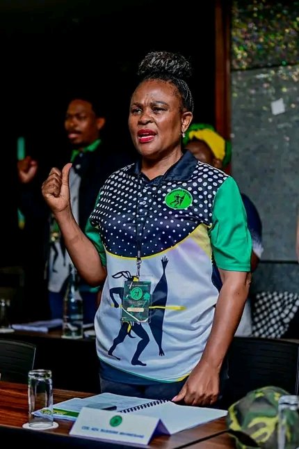 CadreNguyi's tweet photo. 📌 Commander Adv. Busisiwe #Mkhwebane of uMkhonto weSizwe. Gwaza Mbokodo Gwaza 💚🖤 https://t.co/ITp6tOJBBF