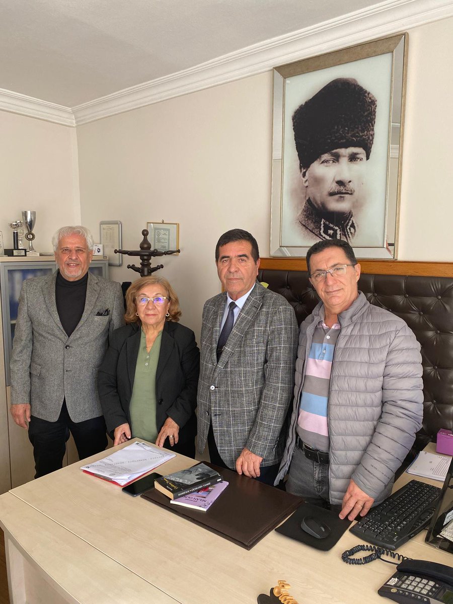 24 Kasım Öğretmenler Günü münasebetiyle ziyaretimize gelen, Karşıyaka Kent Konseyi'nden Hülya Polat, Ender Önder Feroğlu ve Erhan Doğan'a teşekkürler ediyorum.