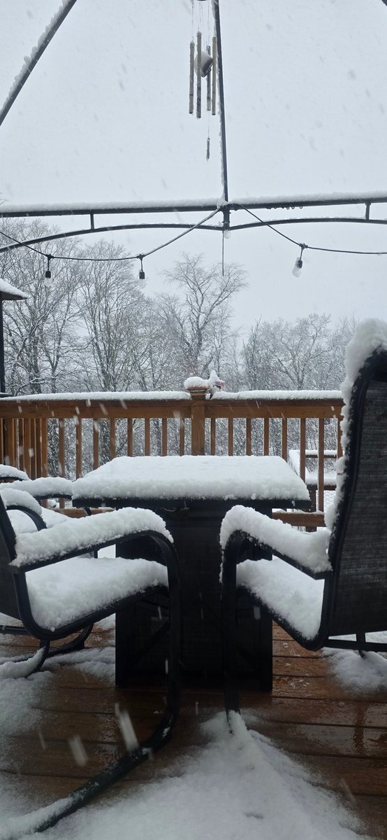 Lindseyk75's tweet photo. Beautiful snow day here in Campbell Hall.  3? 4 inches?  Heavy snow and still falling. I'm no meteorologist, but I forsee lots of snowmen and snowball fights. 

@BenNollWeather https://t.co/1QXtjNiHQl