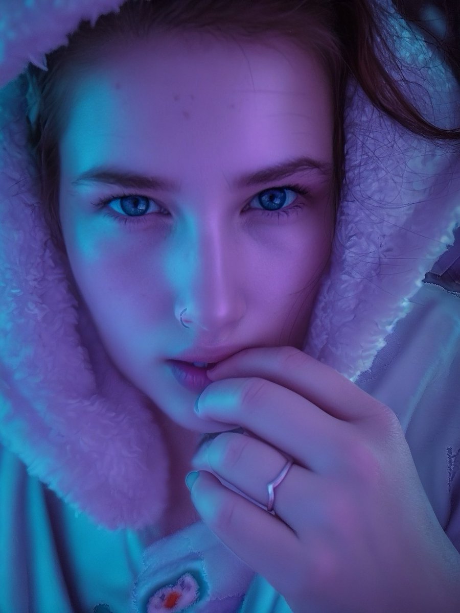 Hahaha played about with AI for pics for the first time… and WTH … 😂😂😂 doesn’t even look like me, this is why I don’t over edit my pics 🙈🙈

I might use some lighting effects and I will edit out bruises, and the odd dark eyes, but I don’t edit my actual photos LOL. 😂