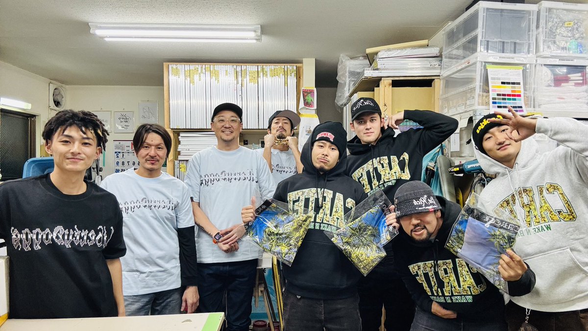 SICARIOCARTELJP's tweet image. LibeRtyDoggsのみんなが遊びにきてくれてウェアとステッカー頂きました^_^本当良い子達で大好きです🥰
#Libertydoggs #リバティードッグス #柄悪いけどいいやつら #湘南 #ステッカー