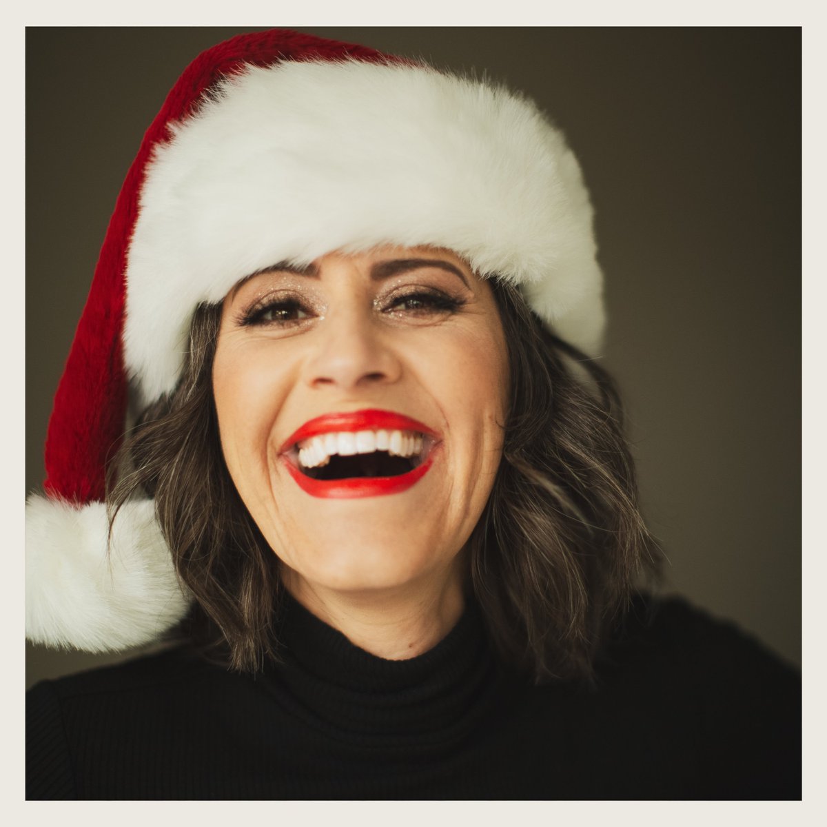 One week until my new Christmas record is here! Until then, here's a fun new single from "The More The Merrier!" ffm.to/jjhellerhappyh…