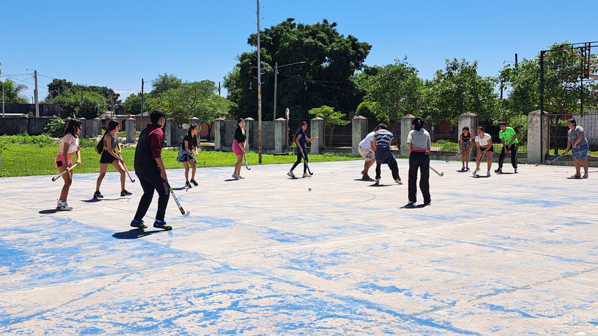 cecili082's tweet photo. Actividad deportiva y de revalorización del espacio comunitario articulada con la escuela Solidaridad y Paz. Equipo de abordaje comunitario, Secretaría de Estado de políticas integrales sobre adicciones MDS. B° Juan XXIII. https://t.co/Yl2d9ks511