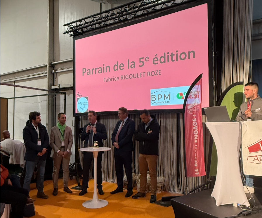 #Agriculture | Renouvellement des générations : le préfet de région était mercredi avec <a href="/PrefetVendee/">Préfet de la Vendée 🇫🇷</a> aux côtés des Jeunes Agriculteurs pour célébrer les ambassadeurs 2024 des 5 départements, en tant que parrain de la remise des prix ambassadeurs de la ruralité de Vendée.