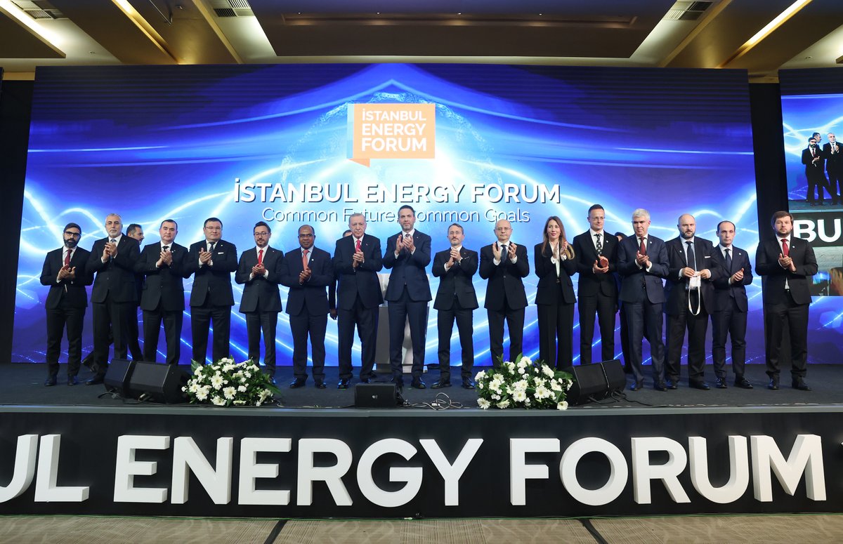 Ortak Gelecek, Ortak Hedefler temasıyla bu yıl ilk defa tertiplenen İstanbul Enerji Forumu’nun başarılı geçmesini, tüm insanlık için hayırlara vesile olmasını diliyorum.

Yurt dışından gelen misafirlerimize iştirakleri dolayısıyla teşekkür ediyorum.