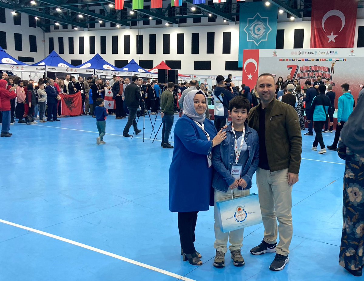 sokebilsem's tweet photo. 7. Uluslararası Türk Dünyası Bilim ve Kültür Şenliğinde finallerde yarışan projemiz “Yenilenebilir Enerji Teknolojileri” kategorisinde Mansiyon Ödülü’ne layık görülmüştür. Öğretmenimiz Aynur SEZİCİ YILMAZ ve projeyi geliştiren öğrencimiz Yağız Doğan TAŞKIN’ı kutlarız. https://t.co/s011cjE9hA