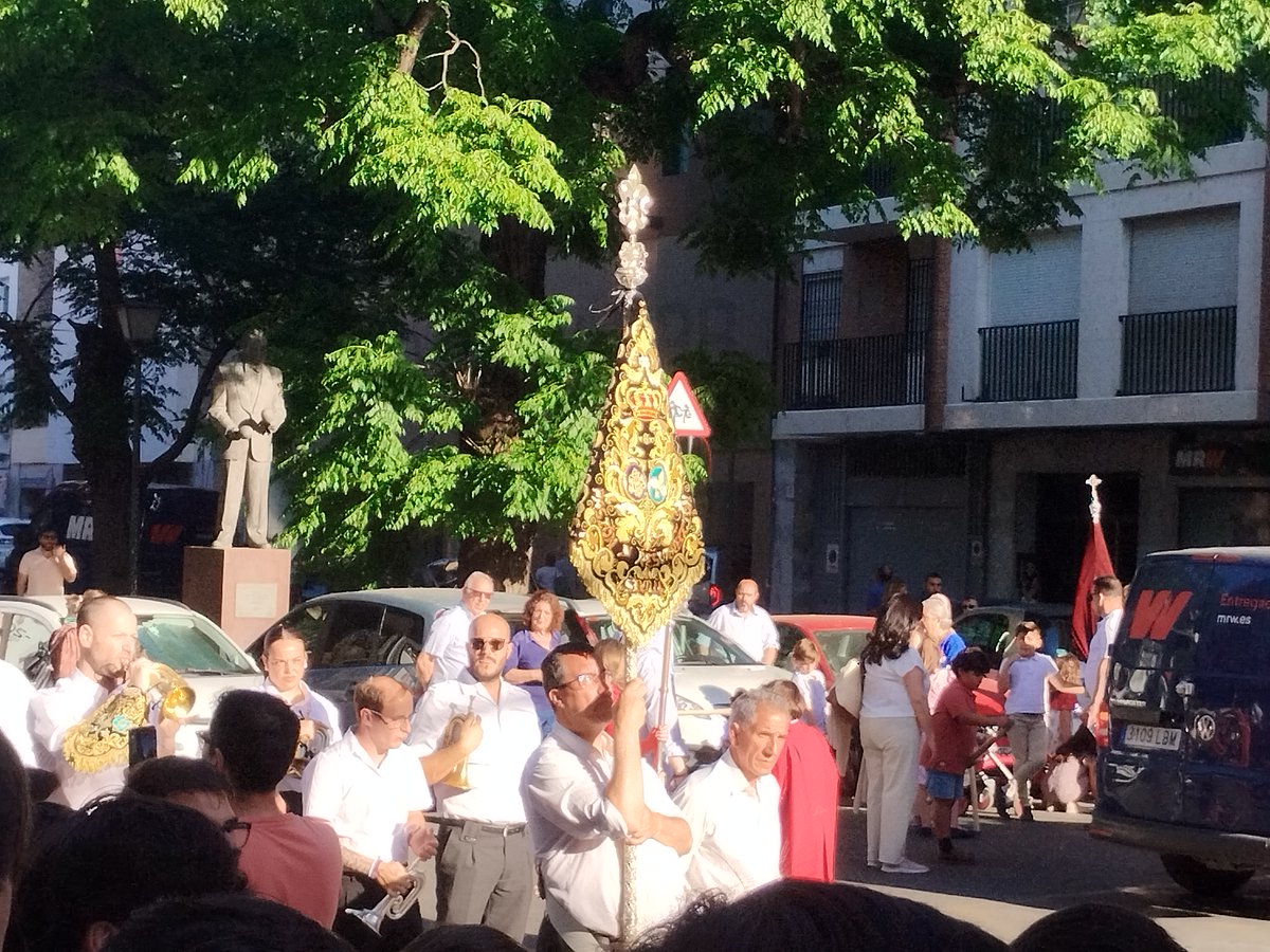 Hdad_SanRoque's tweet photo. #SantaCecilia 
En el día de su patrona, queremos tener un especial recuerdo con nuestras bandas 🎼 BCT Pasión y Resurrección, @Nazareno_Huelva y @BandaCruzRoja 
agradeciéndoles todo el sacrificio que hacen a lo largo del año por poner sus sones a Nuestros Titulares. https://t.co/2iboAPYvKb