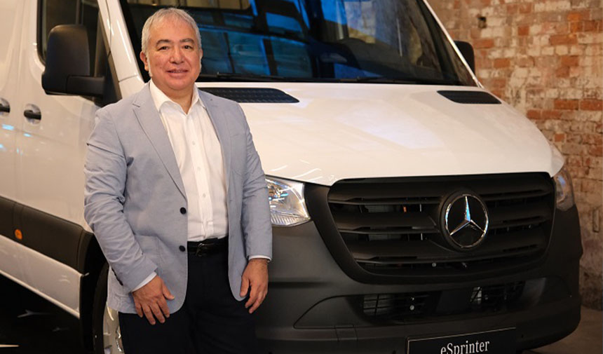 OtoAktuel's tweet photo. ↘️Tamamen Elektrikli Mercedes-Benz eSprinter Satışa Sunuldu https://t.co/GA6DFGhA3A
📌Çok yönlülük, esneklik ve verimliliği ile öne çıkan tamamen elektrikli #MercedesBenz #eSprinter, standart olarak sahip olduğu birçok güvenlik ve #teknolojik özellikle beraber 2.730.102 TL’den başlayan fiyatlarla satışa sunuluyor.
📌Mercedes-Benz #Hafifticari Araçlar’ın Türkiye’de sunduğu ilk elektrikli hafif ticari araç eSprinter, şehir içi 530 km'ye varan #menzil sunuyor. @MercedesTurkiye
