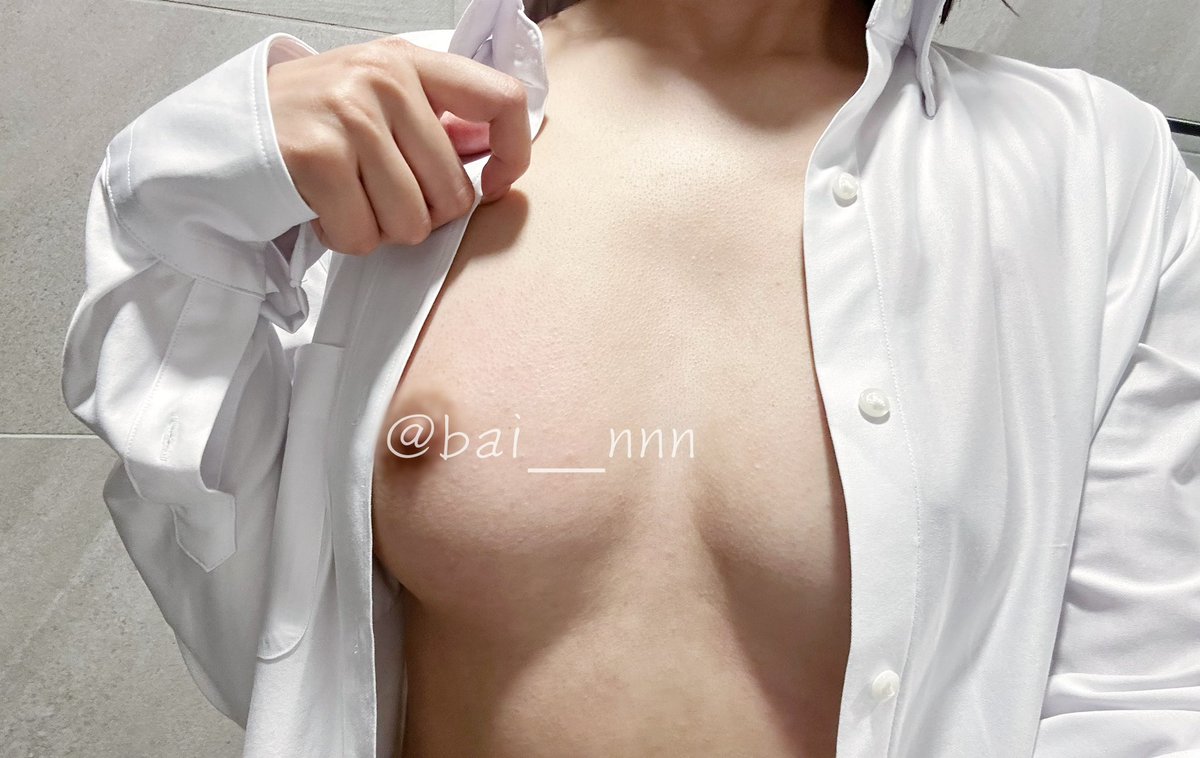 bai__nnn's tweet photo. -
如果穿著你的襯衫，拍下這張照片

那下次你穿著它上班的時候，會不會想起我的樣子呢？ https://t.co/gOTuonoYdk