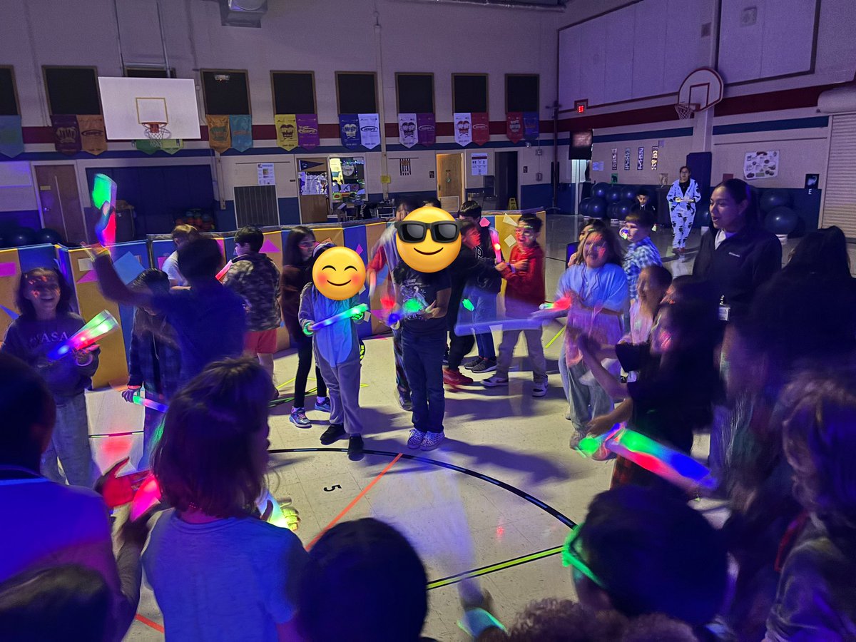Walking into Thanksgiving break with a Glow Dance 💃🏽🕺🏼🪩 Shout out to the amazing <a href="/NISDBRAUCHLE/">Cougar Pride</a> PTA for setting this up with the students with the 99 Pledges fundraiser! 🙌🏽 #NISD #PTA