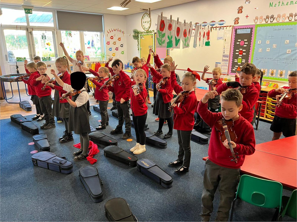 Ysgol G Cwmbrân (@ygcwmbran) on Twitter photo #DosbMariJones Mae’r plant wedi mwynhau eu gwers gyda Miss Rich <a href="/gwentmusic/">Gwent Music</a> bore ‘ma. 🎻 🎵🎶 / The children enjoyed their lesson with Miss Rich this morning. #Cerddygc #Profiadauygc #DosbMariJones Mae’r plant wedi mwynhau eu gwers gyda Miss Rich <a href="/gwentmusic/">Gwent Music</a> bore ‘ma. 🎻 🎵🎶 / The children enjoyed their lesson with Miss Rich this morning. #Cerddygc #Profiadauygc