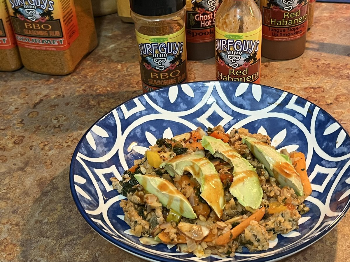 SurfguysHotSauc's tweet photo. Ground turkey with red onion, red and yellow bell peppers, carrots, riced cauliflower, and sliced avocado. Kicked with our red habanero hot sauce. Yes, seasoned with our gourmet rub that goes great on everything. #surfguyshotsauces https://t.co/GGe00fyySW