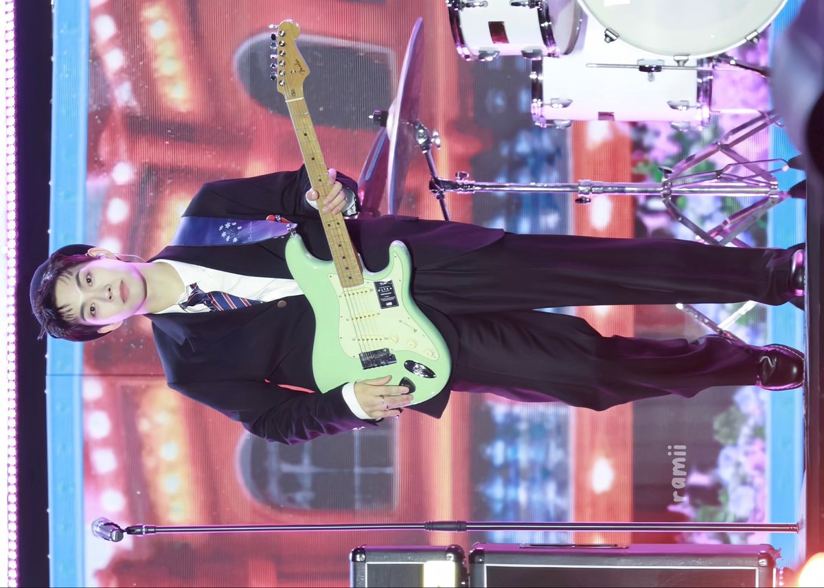 _mungx2_'s tweet image. 진짜 스타일리스트샘 열일하시는 절 드려야함 ㄹㅇ