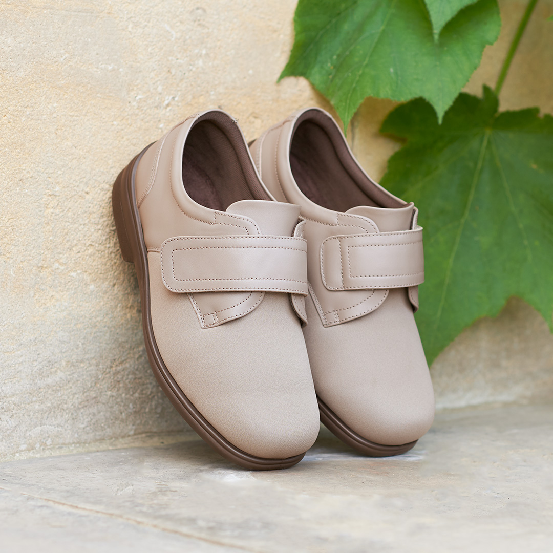 Renowned for its exceptional elasticity, elastane is ideal for use in #footwear as it gently conforms to the unique contours of the foot, providing a fit which feels truly ‘made-to-measure’. Discover elastane today: l8r.it/0pzC