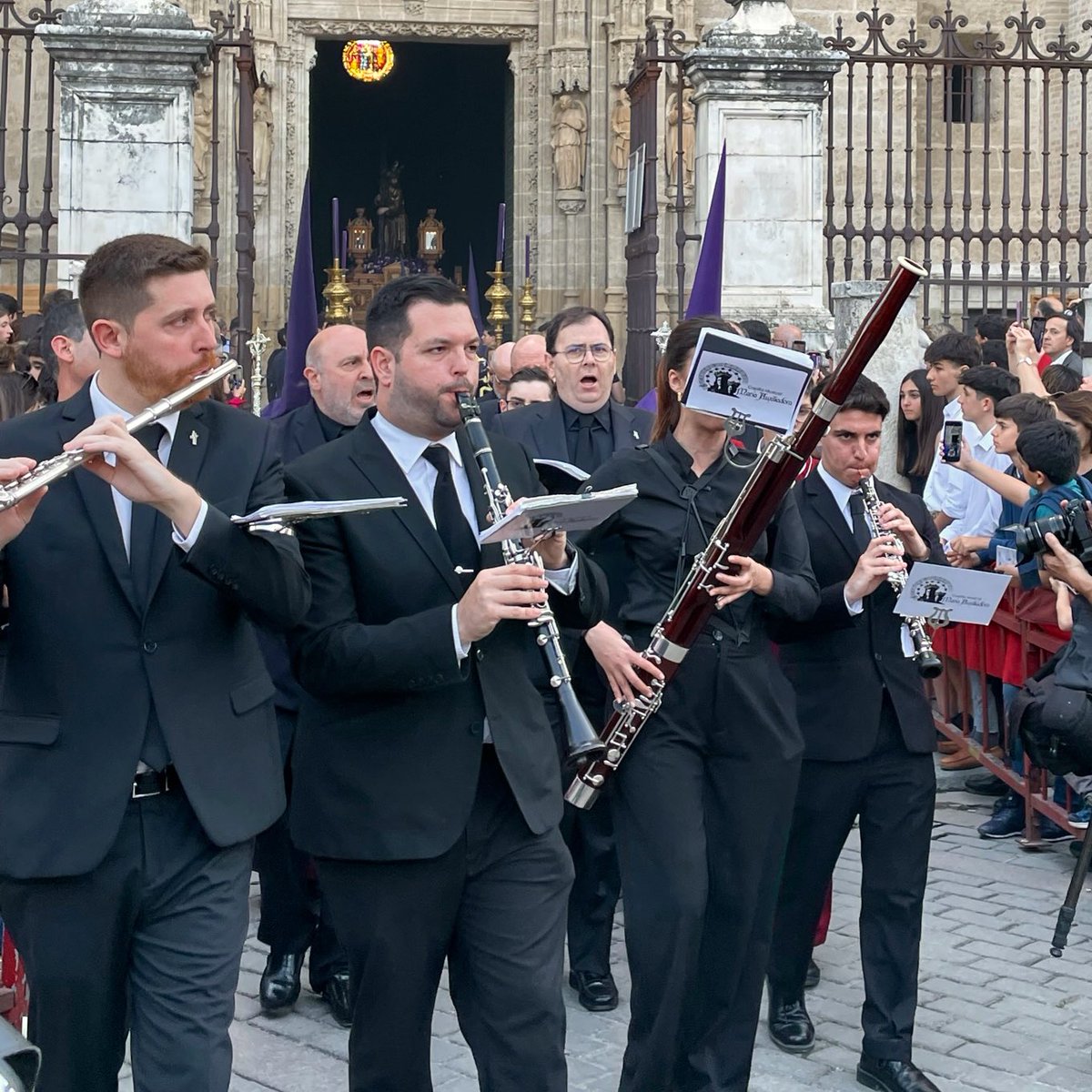 JaviWarSVQ's tweet photo. No puedo dejar pasar la festividad de Santa Cecilia sin felicitar a las formaciones del presente y futuro de mi @HdadCorona:

@CMSonosAngeli 
@ESMASevilla 
@CM_MAuxiliadora 
@BandaAMUECI

Nunca dejéis de vivir la música como lo hacéis. https://t.co/F2k8PX1Ejf